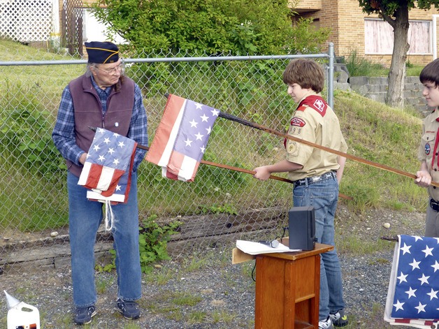 Renton American Legion Post 19 and Boy Scout Troop 498 take part in Flag Day ceremony