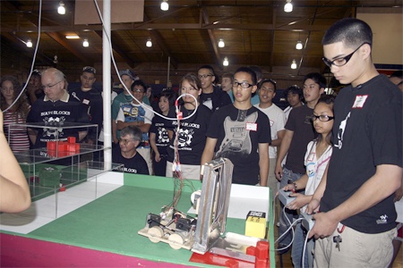 Lindbergh seniors Travis Gundram