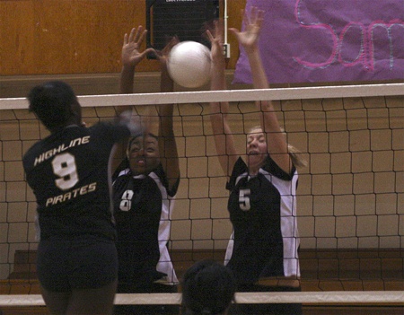 Renton’s Sarah Nelson (5) and Maria Young jump to try and block a spike from Highline’s Lynette Owusu.