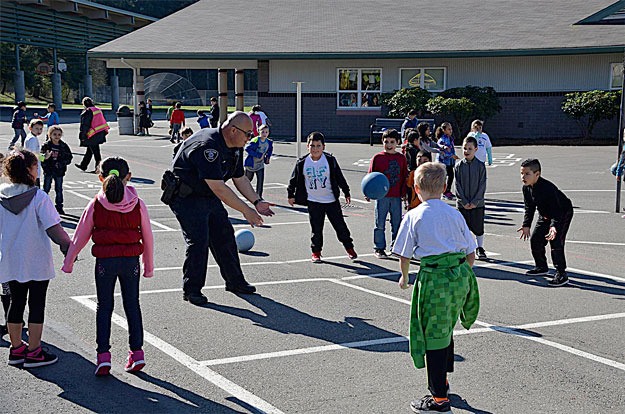 Renton Police officers delivered athletic equipment to Meadow Crest Learning Center and then stuck around to enjoy the sunshine with the kids.