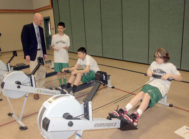 Cole d’Hondt (right) works the ergometer