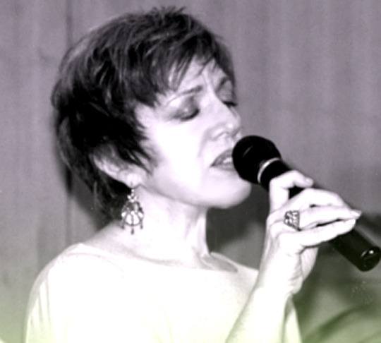 Carole Miguel of jazz band BRAZZ will sing at 7:30 p.m.
