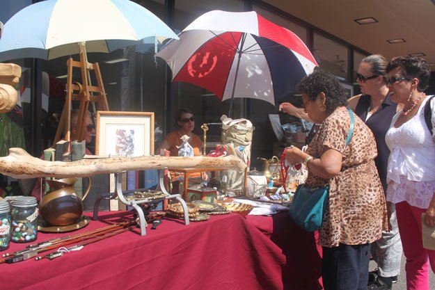 Visitors to the 2014 Art and Antique Walk check out the wares from a local artist. This year’s event has been canceled but Arts Unlimited has big plans for next year.