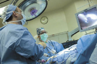 Dr. Gabriel Alperovich performs surgery at Valley Medical Center’s Washington Bariatric & Weight Loss Center. Alperovich is medical director at the center