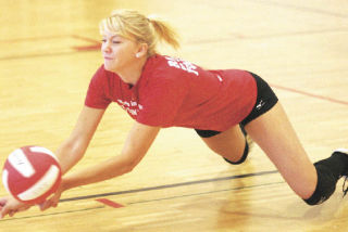 Sarah Nelson tries to dig a serve in practice at Renton High School.