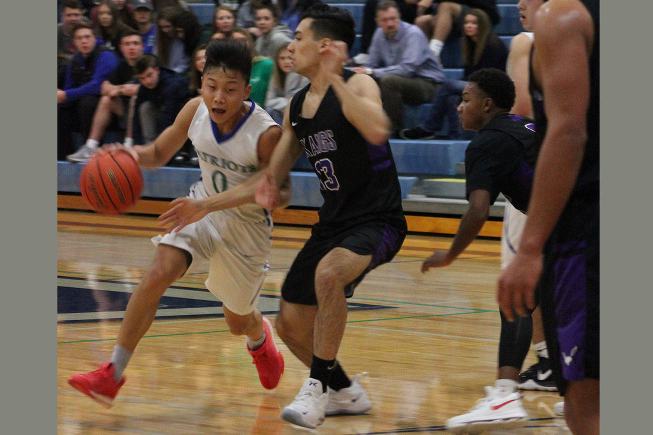 Liberty sophomore guard Josh Chung drives toward the basket during the first half of Liberty’s win Tuesday against Lake Washington. Photo by Sarah Brenden
