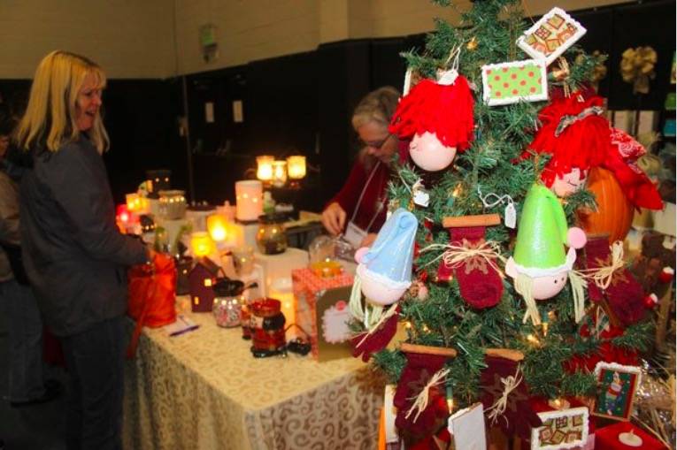 The Renton Hassle Free Holiday Bazaar, Fall 2014. Renton Reporter Archives.