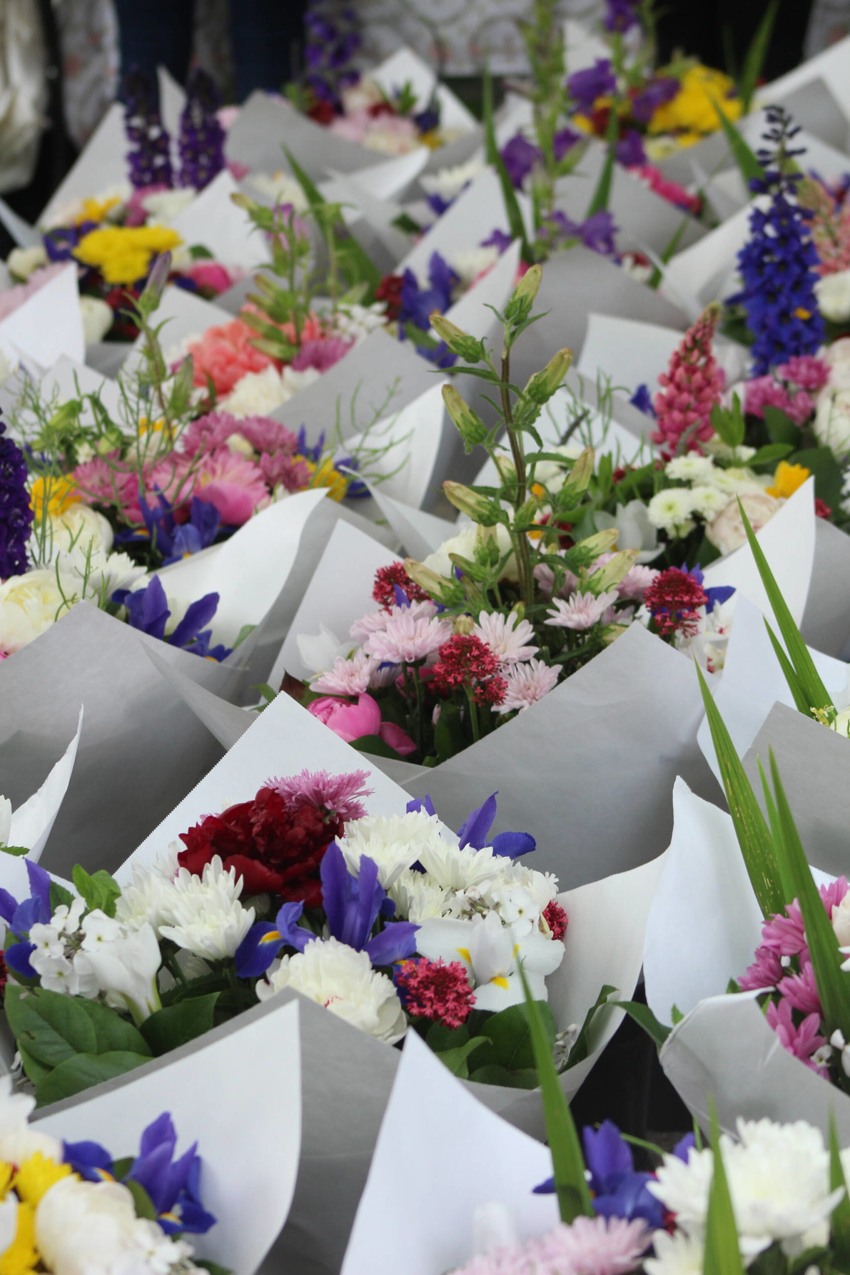 Along with produce, drinks, art and ready-to-eat food, the Renton Farmers Market offers cut flowers. Photo: Bailey Jo Josie/Sound Publishing.