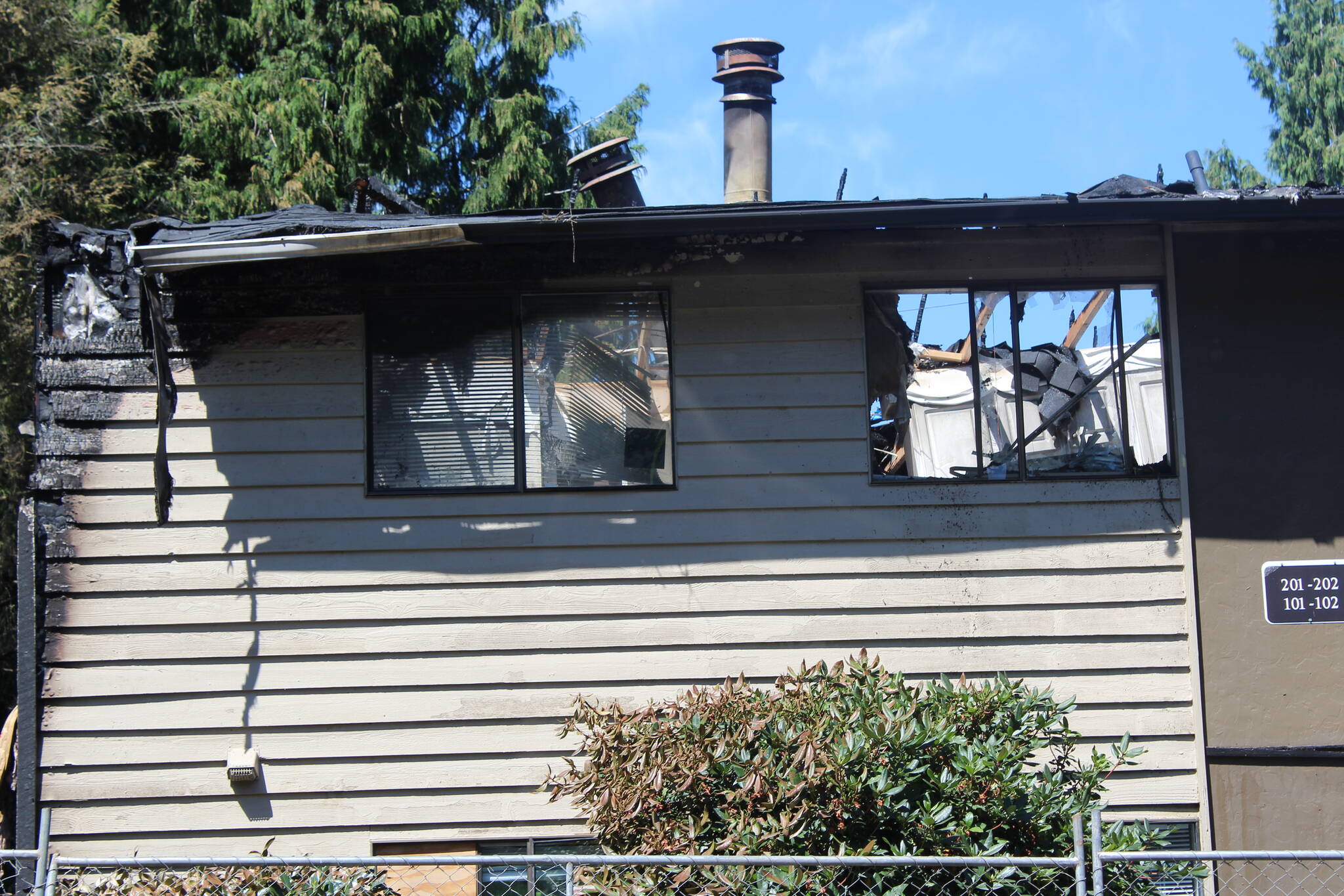 Photos Apartment fire in Renton leaves some without temporary housing