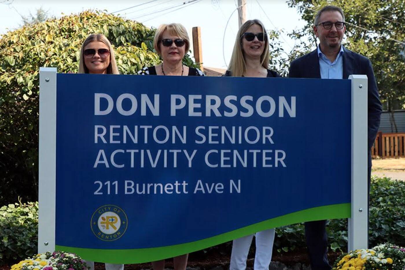 Renton Mayor Armondo Pavone takes photo with members of Don Persson’s family. (Courtesy of City of Renton)