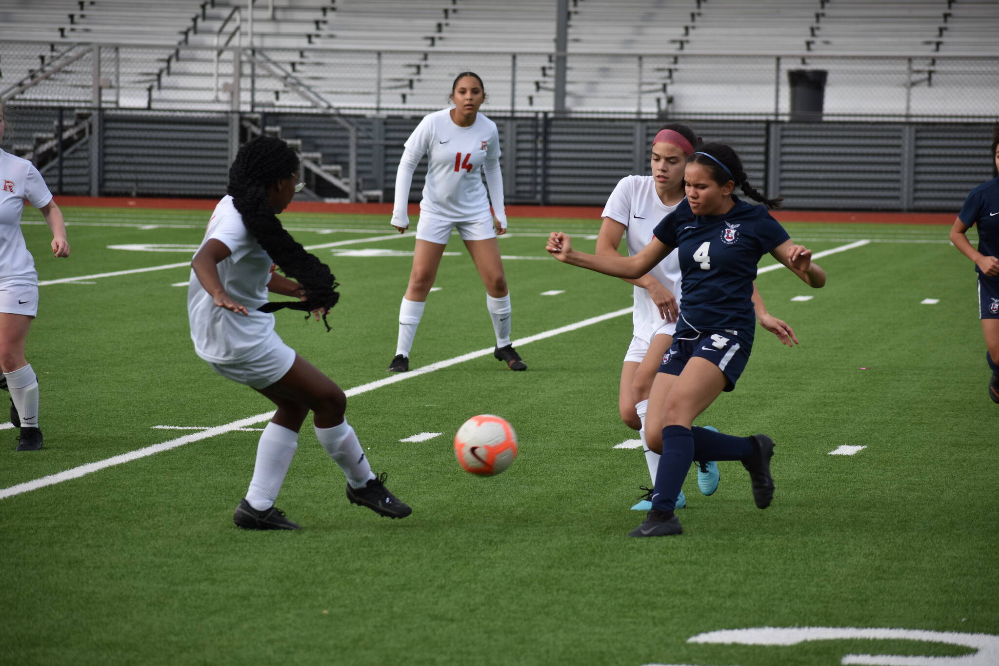 Sophomore Emily Staley challenging the Renton attack. Photo by Ben Ray/Renton Reporter