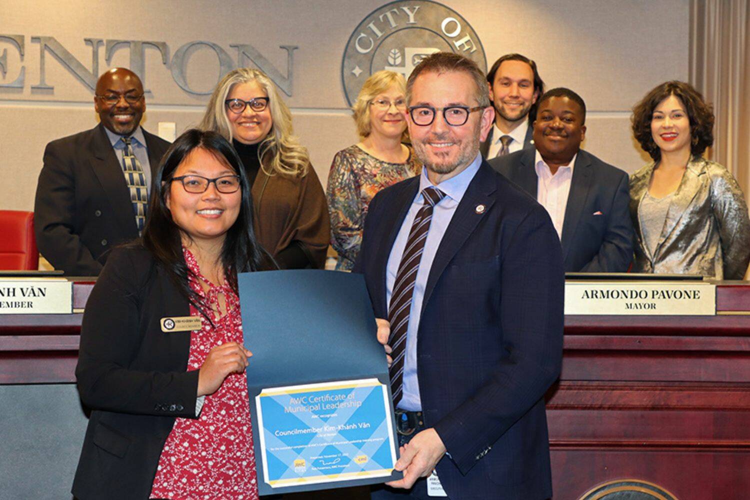 Mayor Armondo Pavone presents City Councilmember Kim Kim-Khánh Văn with her Certificate of Municipal Leadership at Monday night’s council meeting. Councilmembers James Alberson, Jr., Ruth Pérez, Valerie O’Halloran, Ryan McIrvin, Ed Prince, and Carmen Rivera join them for the presentation. (Courtesy of City of Renton)