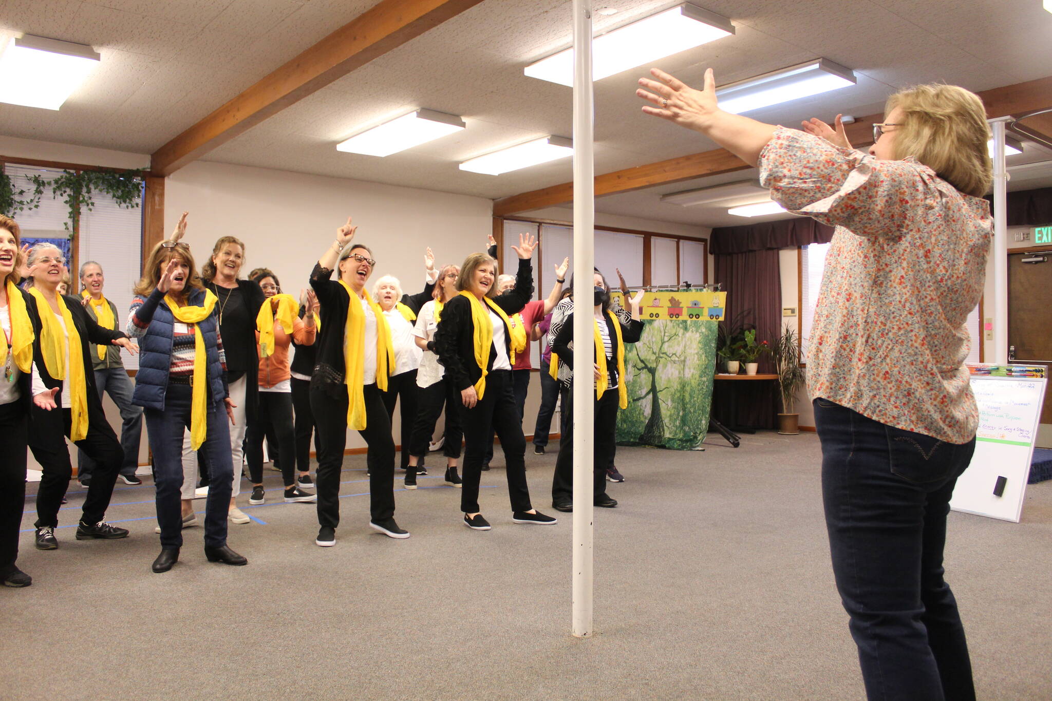 Director Paula Davis leads Song of Seattle during a weekly rehearsal. Bailey Jo Josie / Renton Reporter