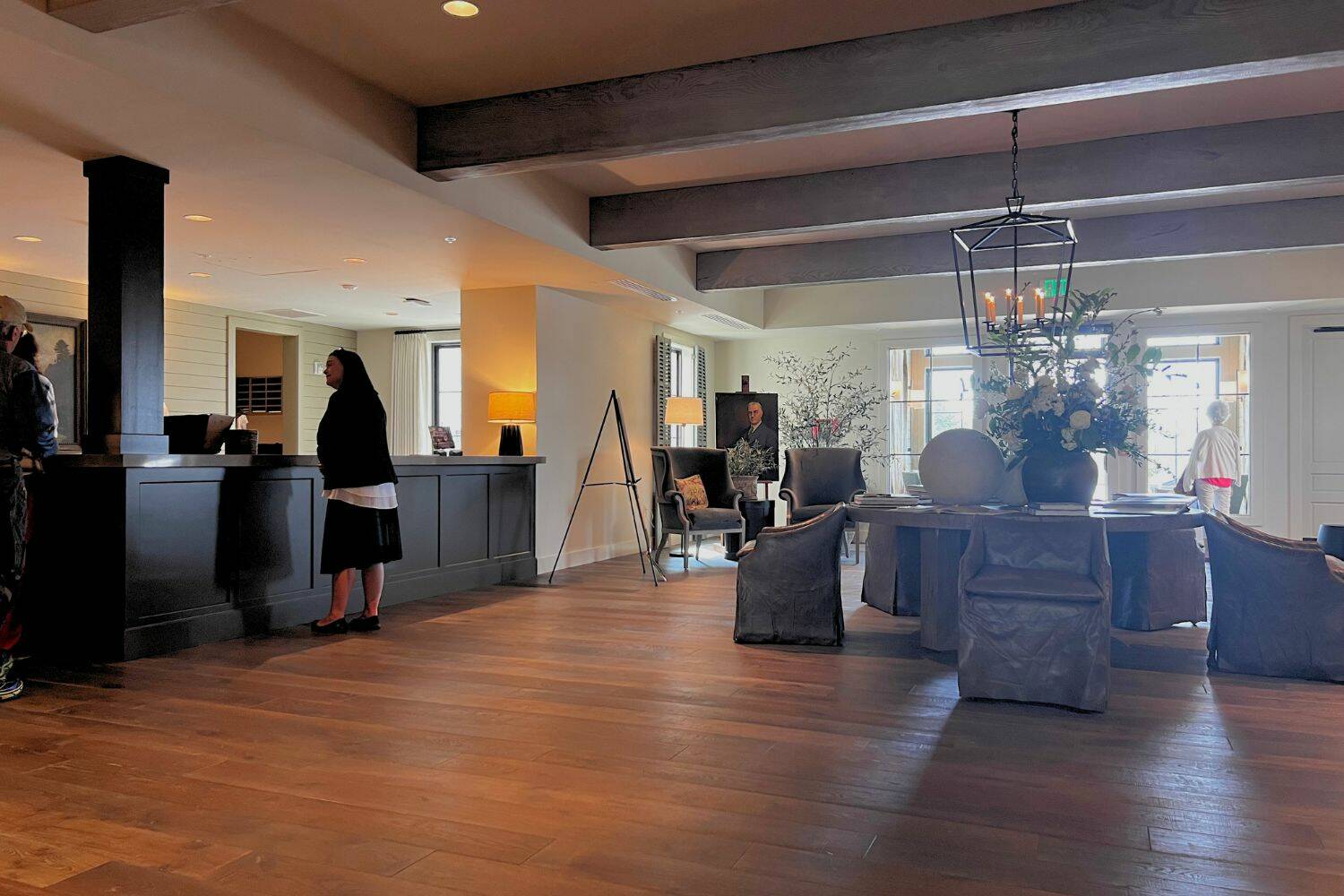 Reception desk and lobby entrance at the Weatherly Inn. Cameron Sheppard / Renton Reporter