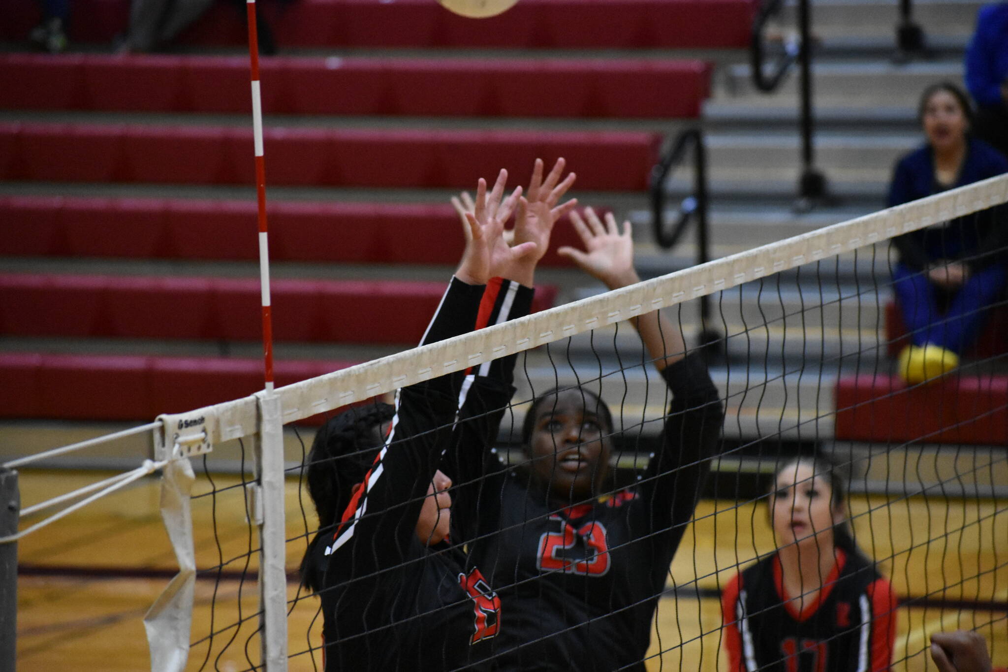 Makayla Dabney goes up for a block against Tyee. Ben Ray / The Reporter