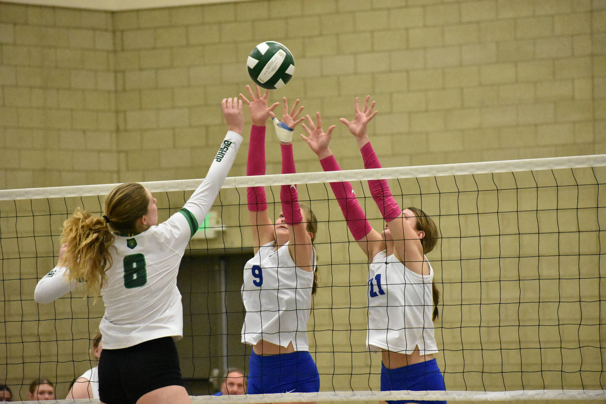 Layne Ford (right) and Maiya Lester team up for a block against the Bears. Ben Ray / The Reporter