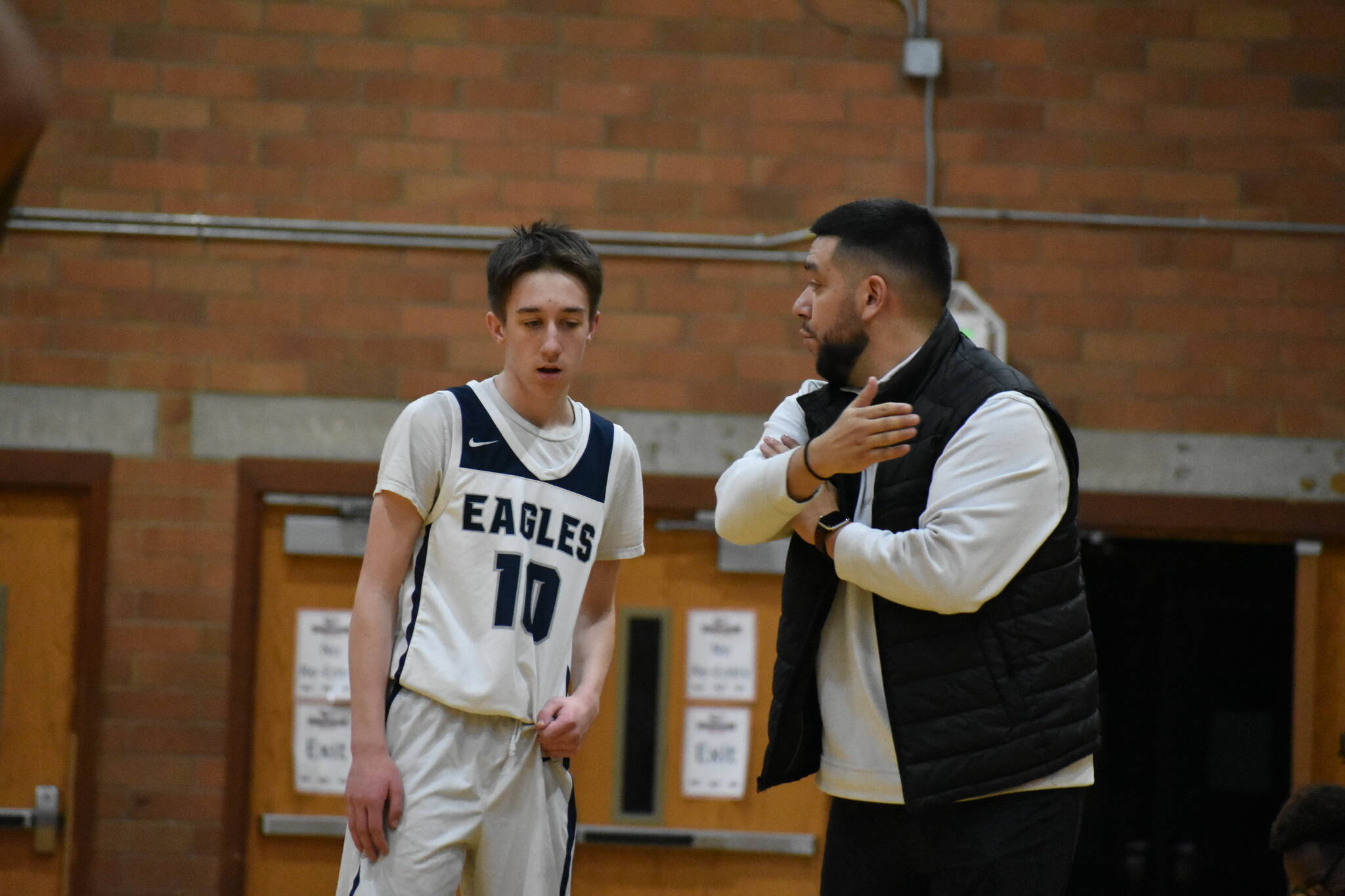 Oliver Talmadge getting coached up by HC Abraham Garcia. Ben Ray / The Reporter