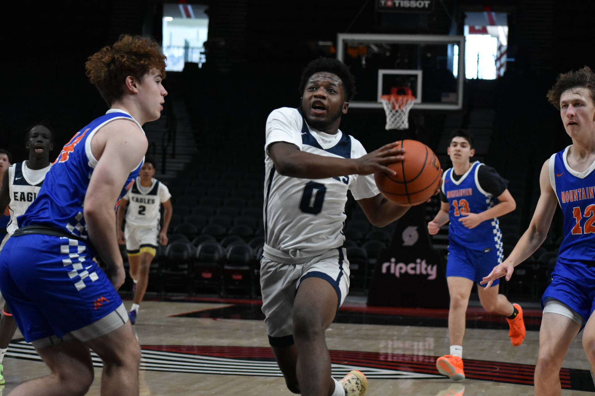 Duly Gilbert takes on a Mountainview defender. (Ben Ray / The Reporter)