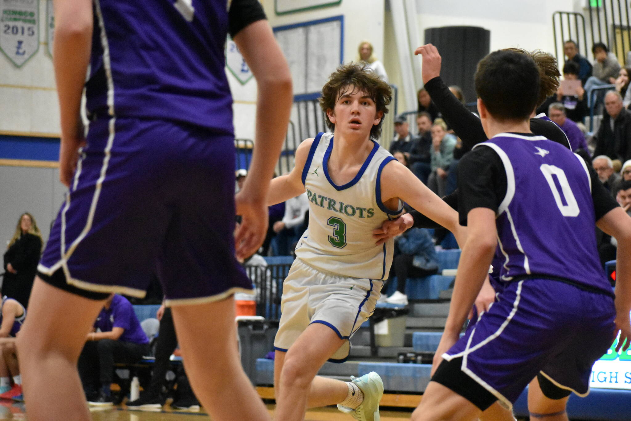 Max Vermeulen looks to drive to the hoop against Lake Washington. Ben Ray / The Reporter