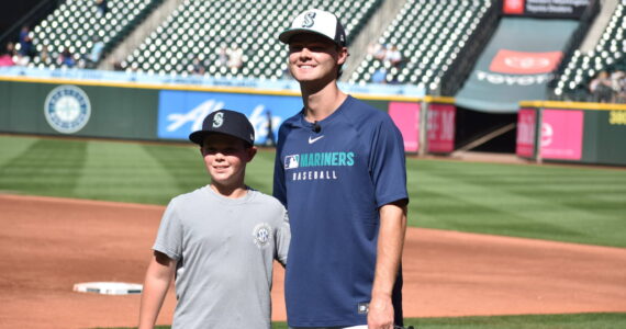 Kade Anderson and his brother Carter during Mariners batting practice. Photo by Ben Ray / Sound Publishing