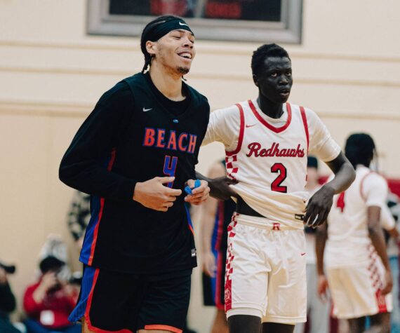 Tyran Stokes (left) and Sudan Luok (right) stand beside each other as Renton took on Rainier Beach. Photo by Von’Rico O’Neal /@Ricosuavejr