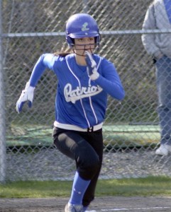 Liberty's Taylor Weik sprints down the line in the second inning against Mercer Island April 19.