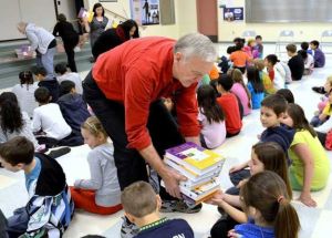 Renton Rotarian Dave Kroger passes out dictionaries to third-graders at Maplewood Heights Elementary School.