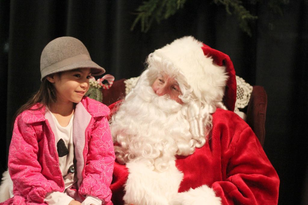 Renton kicks off holiday season with tree lighting, Santa arrival | PHOTO GALLERY