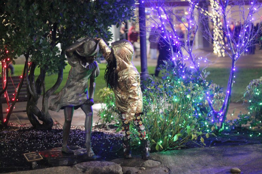 Renton kicks off holiday season with tree lighting, Santa arrival | PHOTO GALLERY