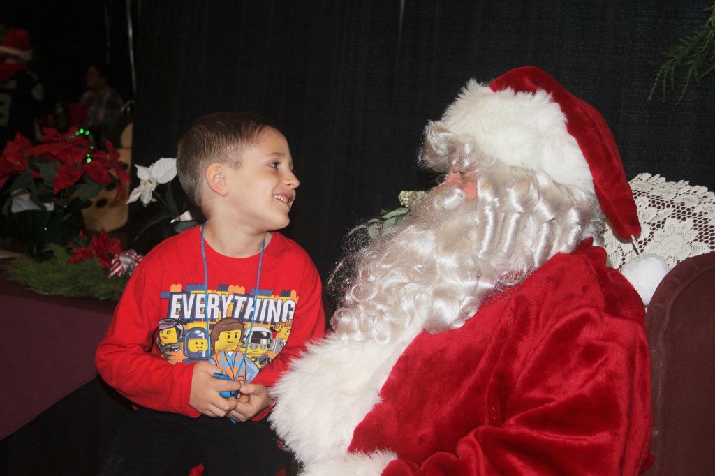 Renton kicks off holiday season with tree lighting, Santa arrival | PHOTO GALLERY