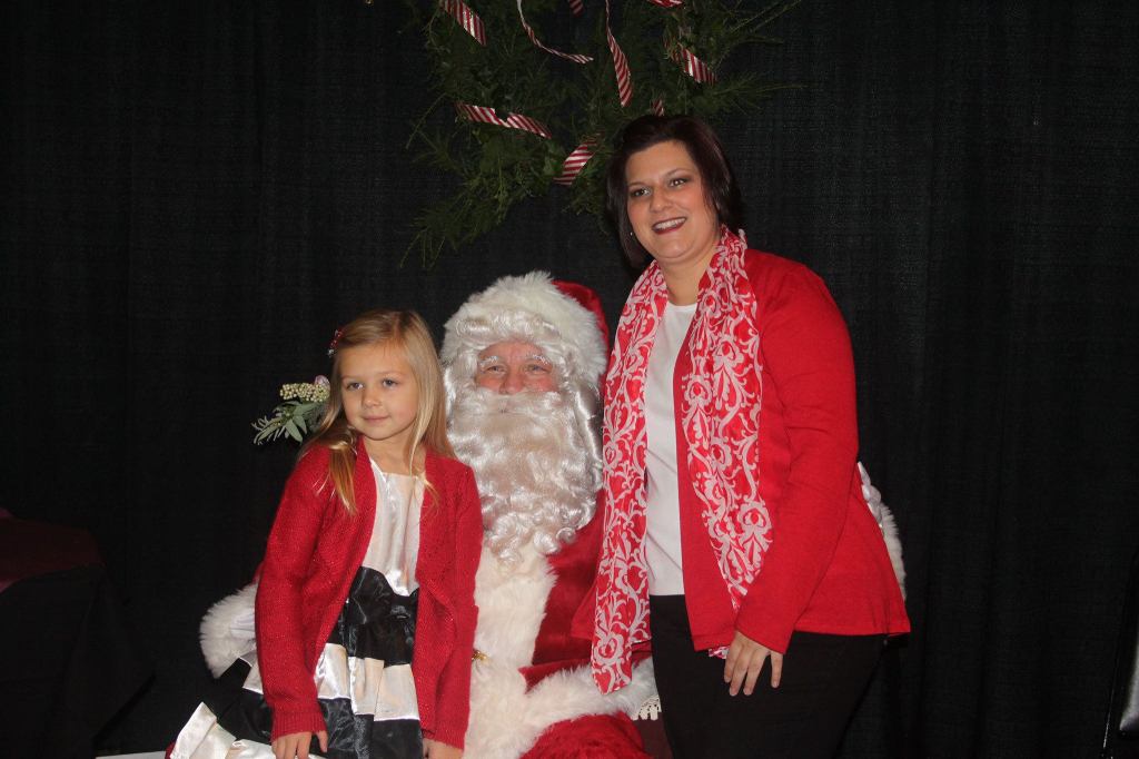 Renton kicks off holiday season with tree lighting, Santa arrival | PHOTO GALLERY