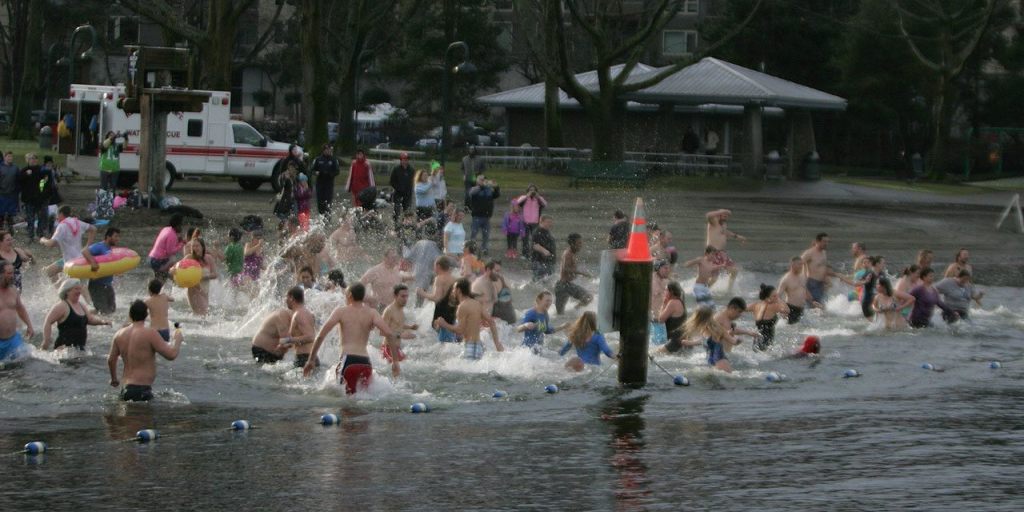 Renton 2017 New Year’s Day polar bear plunge