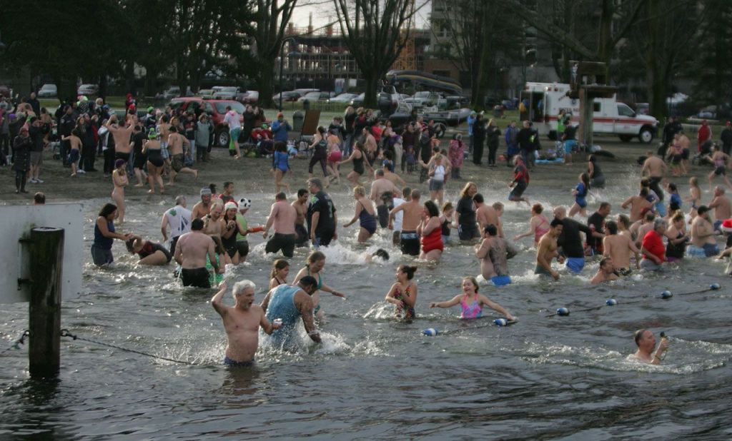 Renton 2017 New Year’s Day polar bear plunge