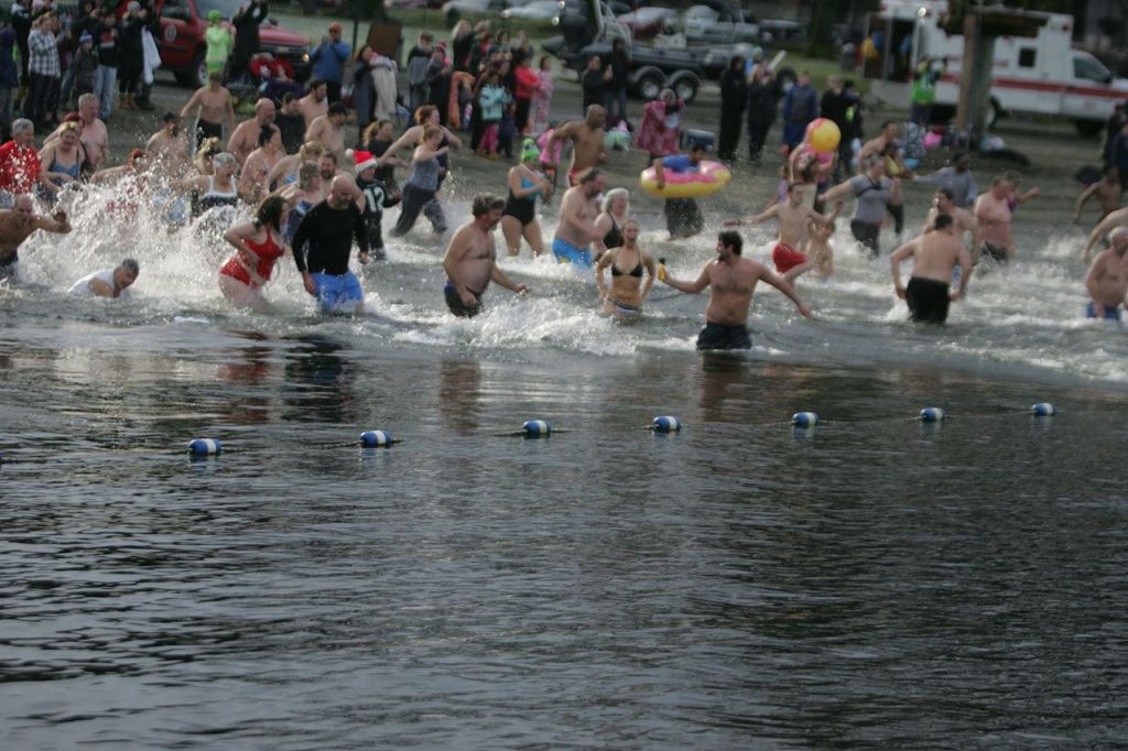 Renton 2017 New Year’s Day polar bear plunge