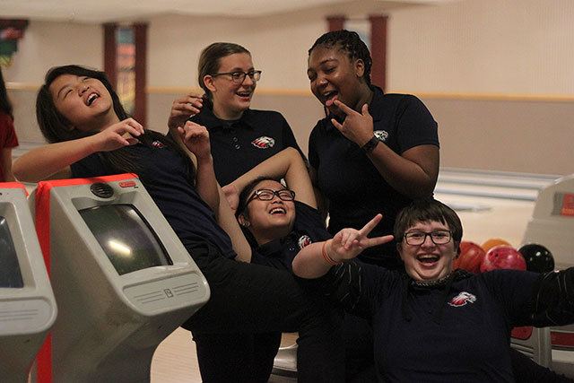 Lindbergh girls bowling beat Renton Tuesday
