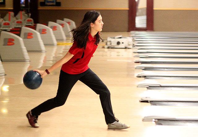 Lindbergh girls bowling beat Renton Tuesday