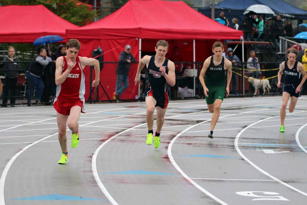 Senior Deven Maddy finished sixth in the 800m.