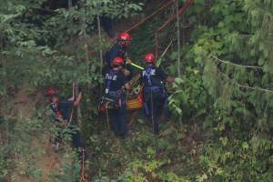Renton Regional Fire Authority, regional emergency responders conduct rope rescue near Green River