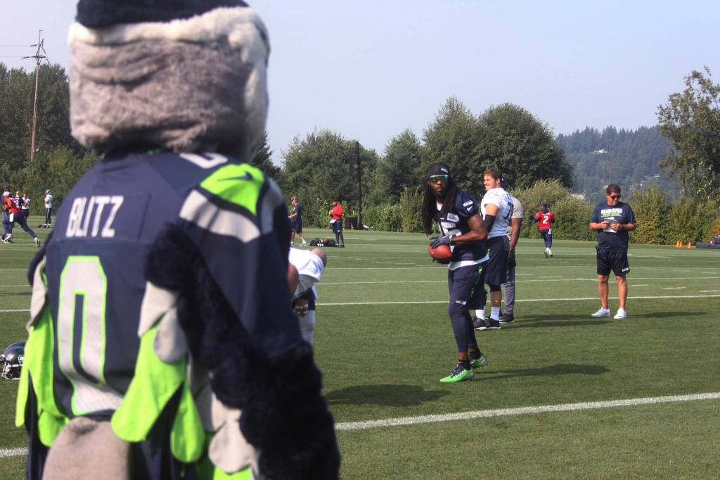 Seahawks dominate preseason game one