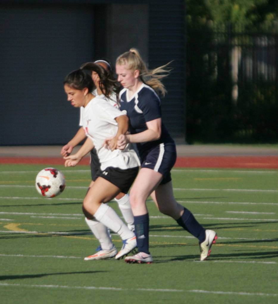 Renton Indians snap two game losing streak, beat River Ridge at home | PHOTO GALLERY