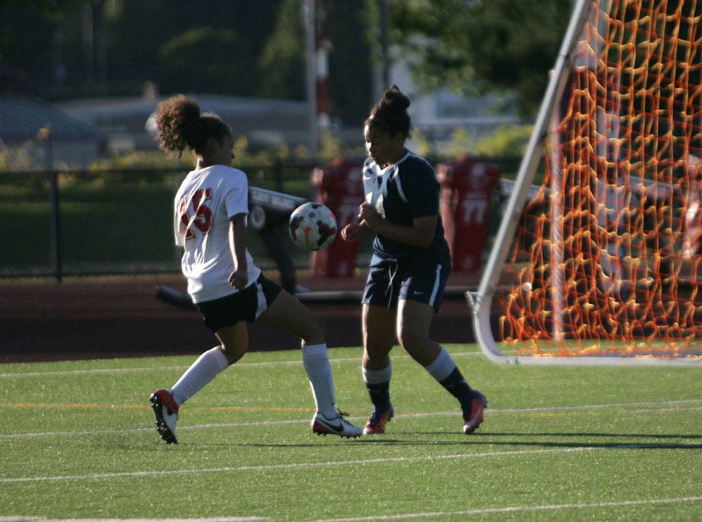 Renton Indians snap two game losing streak, beat River Ridge at home | PHOTO GALLERY