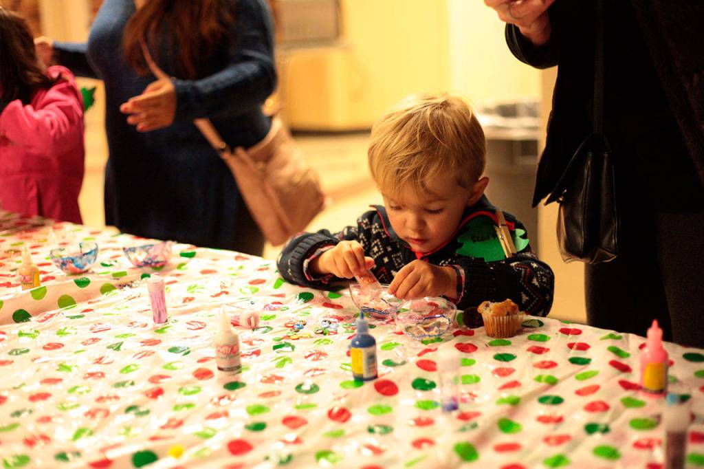 Renton High Ambassadors host second holiday tea party for kids
