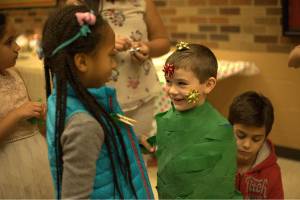 Renton High Ambassadors host second holiday tea party for kids