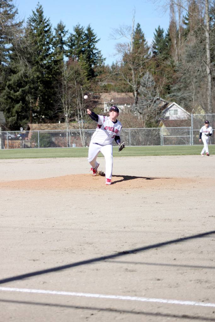 Eagles top Indians at home | Baseball