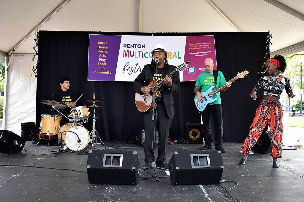 Show Brazil wrapped up the outdoor performances with traditional Brazilian music and dance. Some of the songs performed came from an area of Brazil with limited resources. The music is from a place with a lack of water, a lack of food, but we use music to lift the soul, co-founder Eduardo Mendonça said during the performance.