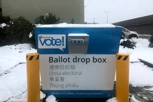 Photo by Haley Ausbun.                                Few cars made it through the snow and slushy roads around noon on Monday, Feb. 11, and the parking lot of Rentons King County Elections Office was no exception.