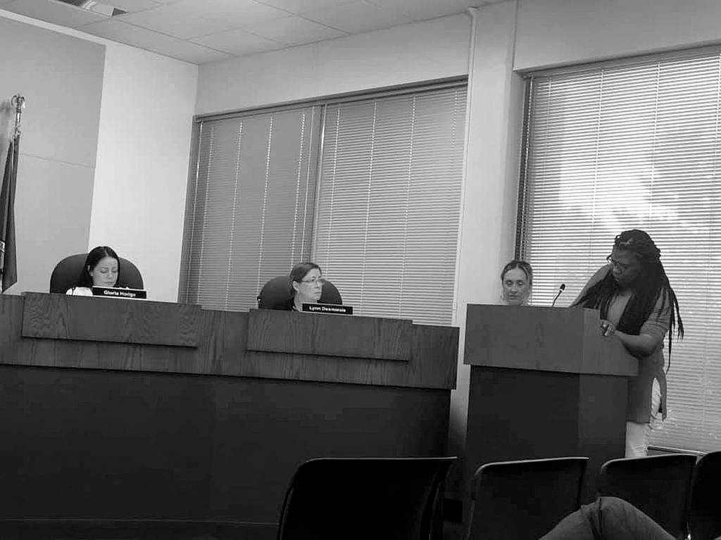 Photo courtesy of the Renton Education Support                                 UniServ representative Kristi Taylor and RESP president-elect Valisia Simpson address the school board regarding the 2019-20 budget.