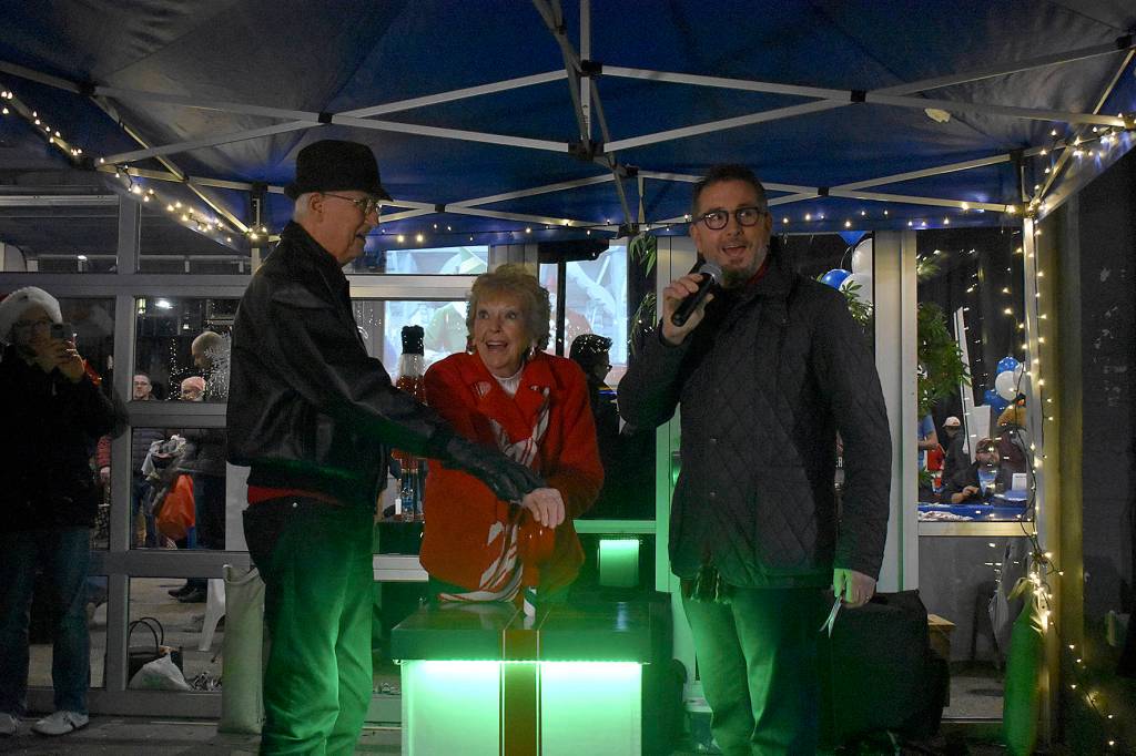 Photo by Haley Ausbun. Left to right: Bill Moss, Fay Moss, Renton residents and longtime contributors to the community, and Mayor-elect Armondo Pavone, pulled the switch to light to the downtown tree, Saturday, Nov. 30 at Piazza Park.