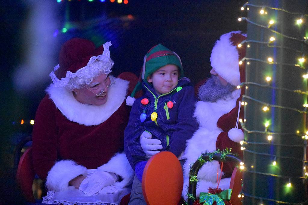 Spe-shell holiday lights featured in Renton