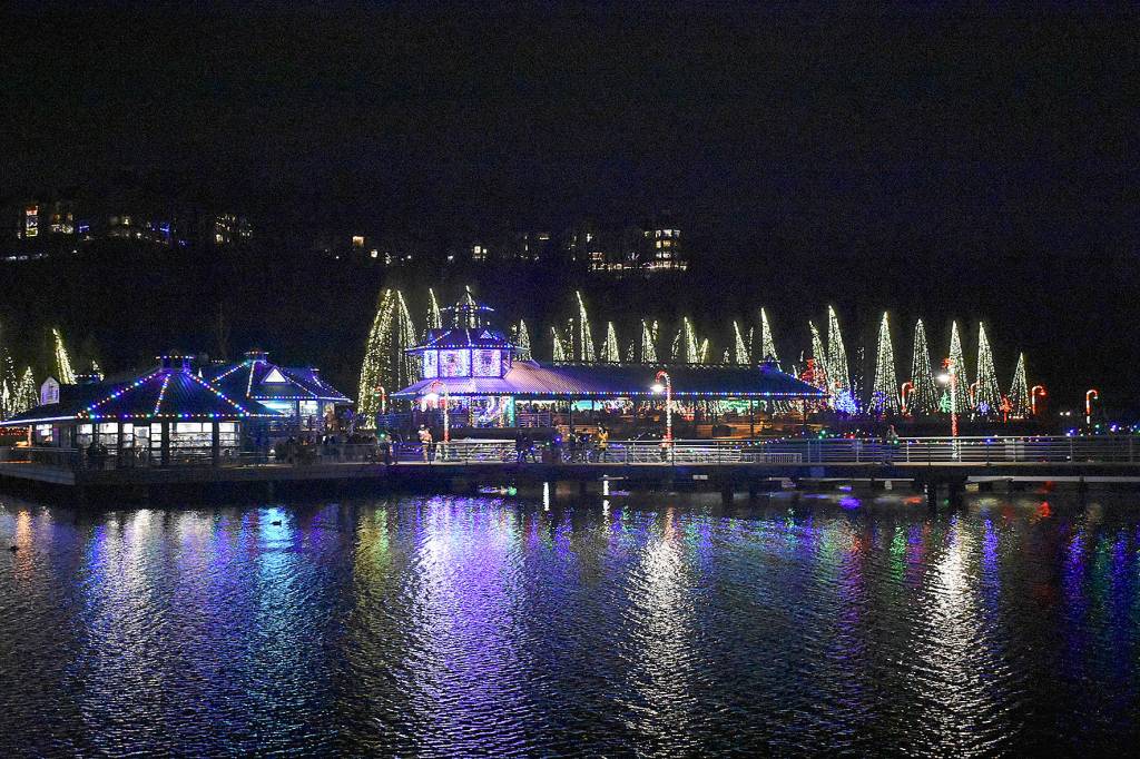 Spe-shell holiday lights featured in Renton